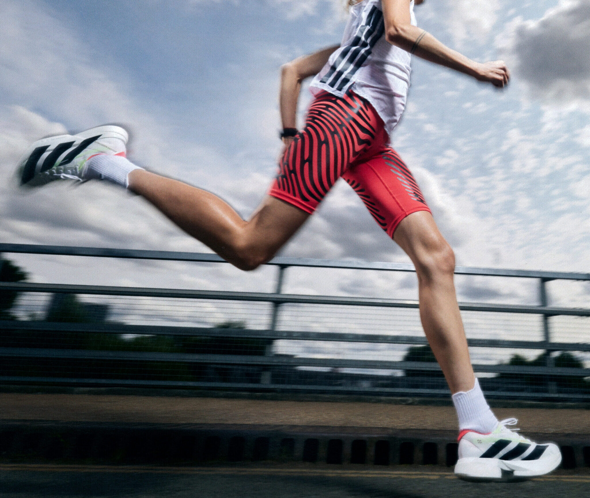 PRO_4_ON_FOOT_02_4X5_RGB PRO_4_ON_FOOT_02_4X5_RGB