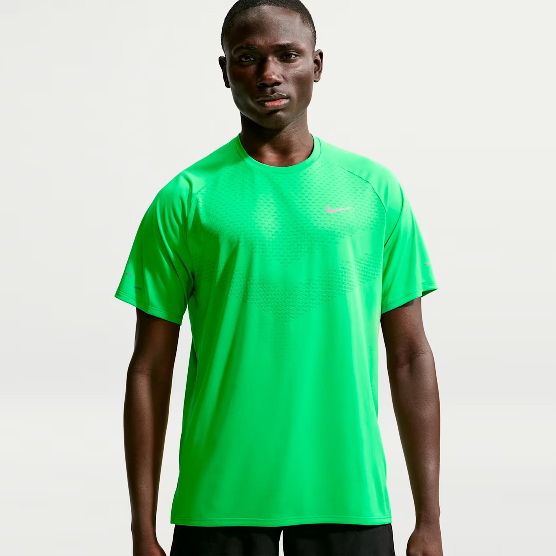 Nike Stride  Laufshirt Herren - grün, silber